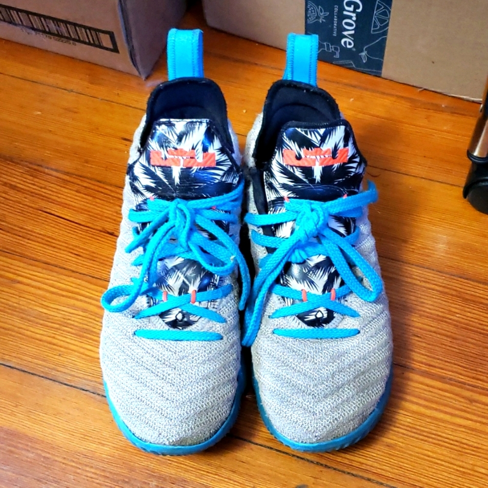 Kids nike shoes
